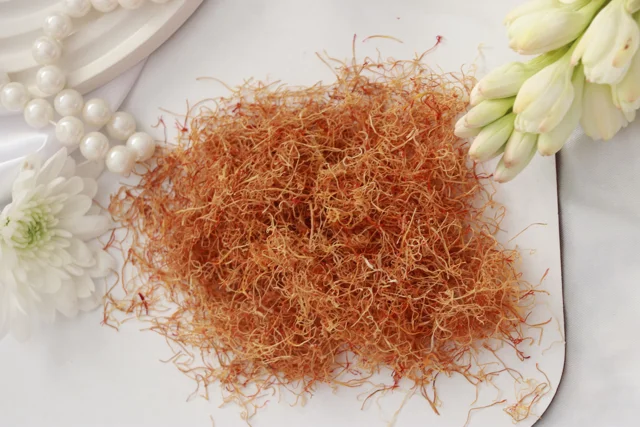 ریشه زعفران مناسب چای و دمنوش